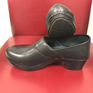 BLACK Dansko Sz 10/40 EUC
